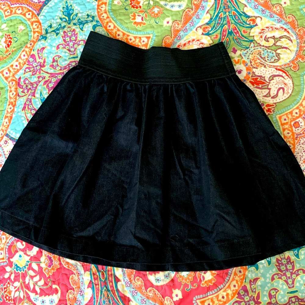 Miley Cyrus Black Flowy Semi-pleat skirt